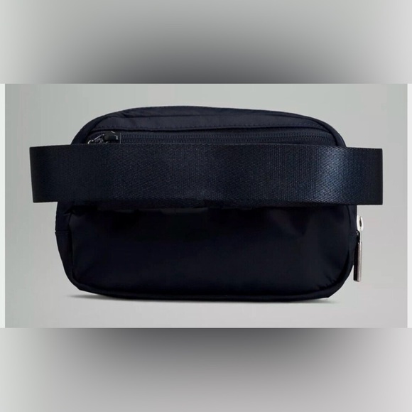 NWT Lululemon everywhere belt bag - Picture 4 of 7